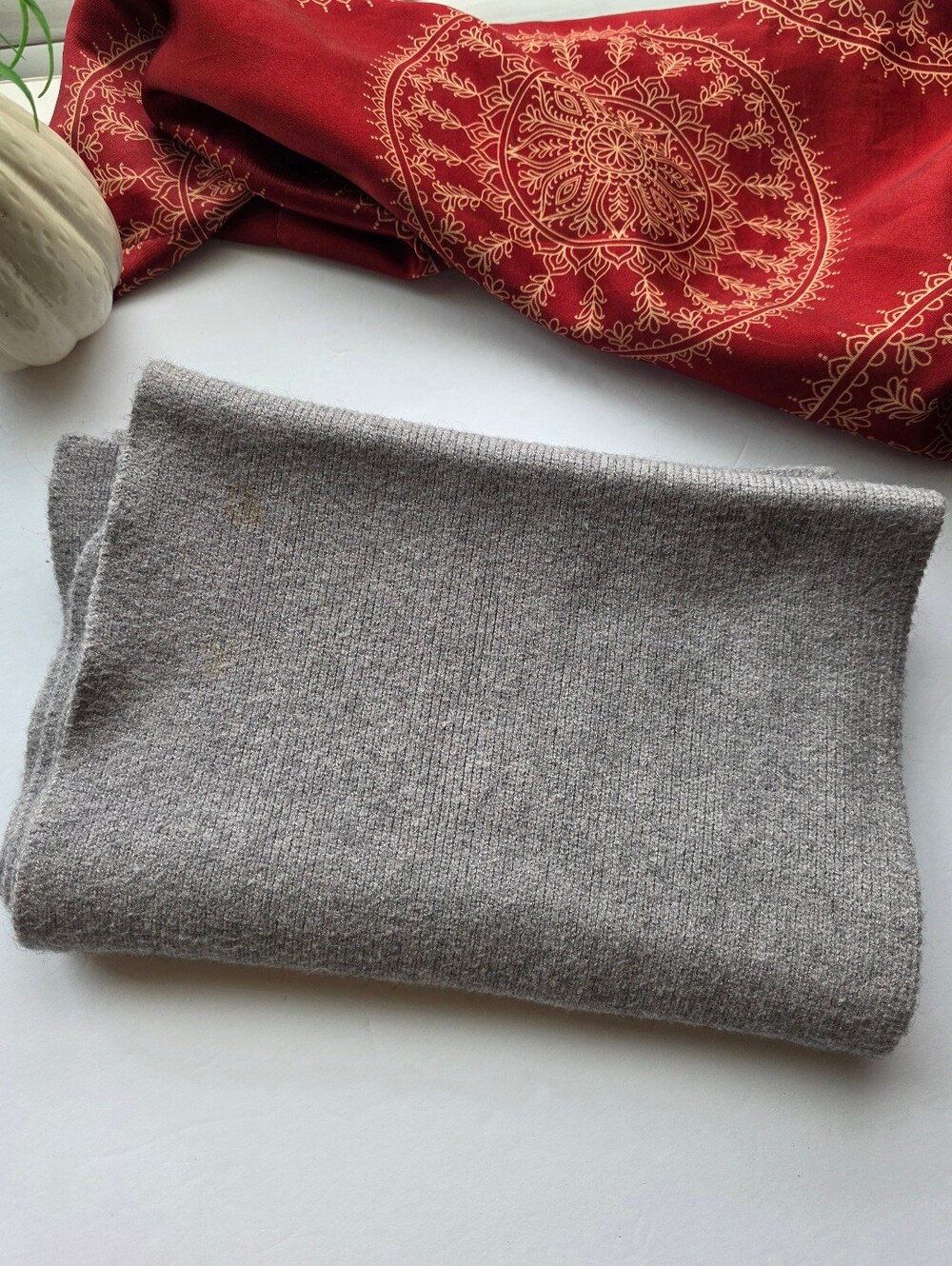 Westloop Gray Scarf - Picture 5 of 7